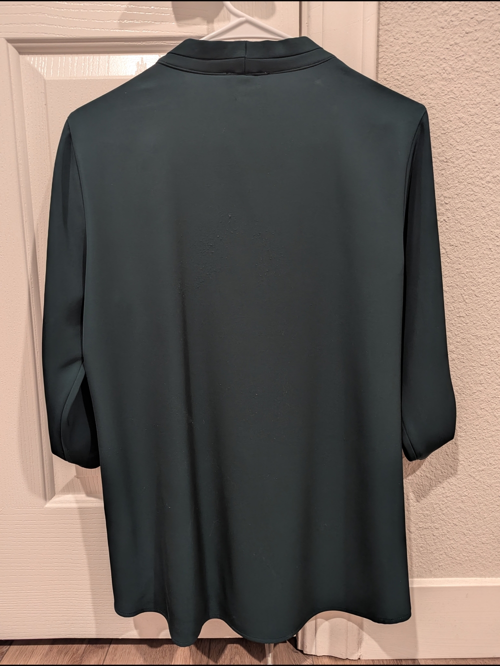 💚 Calvin Klein Deep Green V-Neck Roll-Tab Blouse - Picture 2 of 3